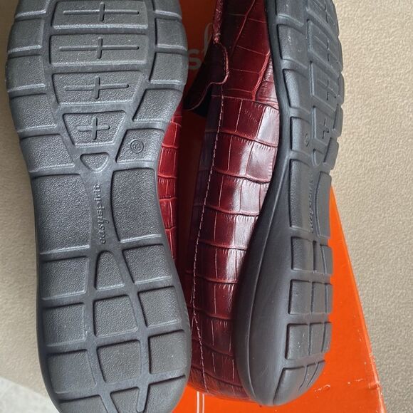 NWOT faux croc skin dark red . Easy Spirt size 9.5 - Picture 4 of 4